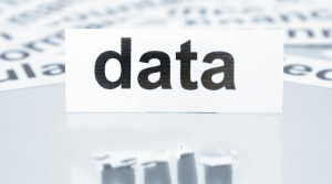 如何通过分析数据对客户进行分类？