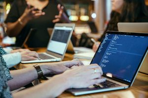 呼叫中心系统如何帮助企业降本增效？