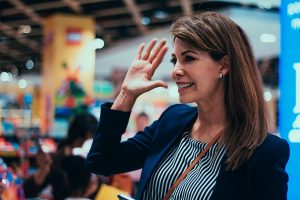 作为企业的客户服务运营者，怎么更好的做到让机器人服务好客户？